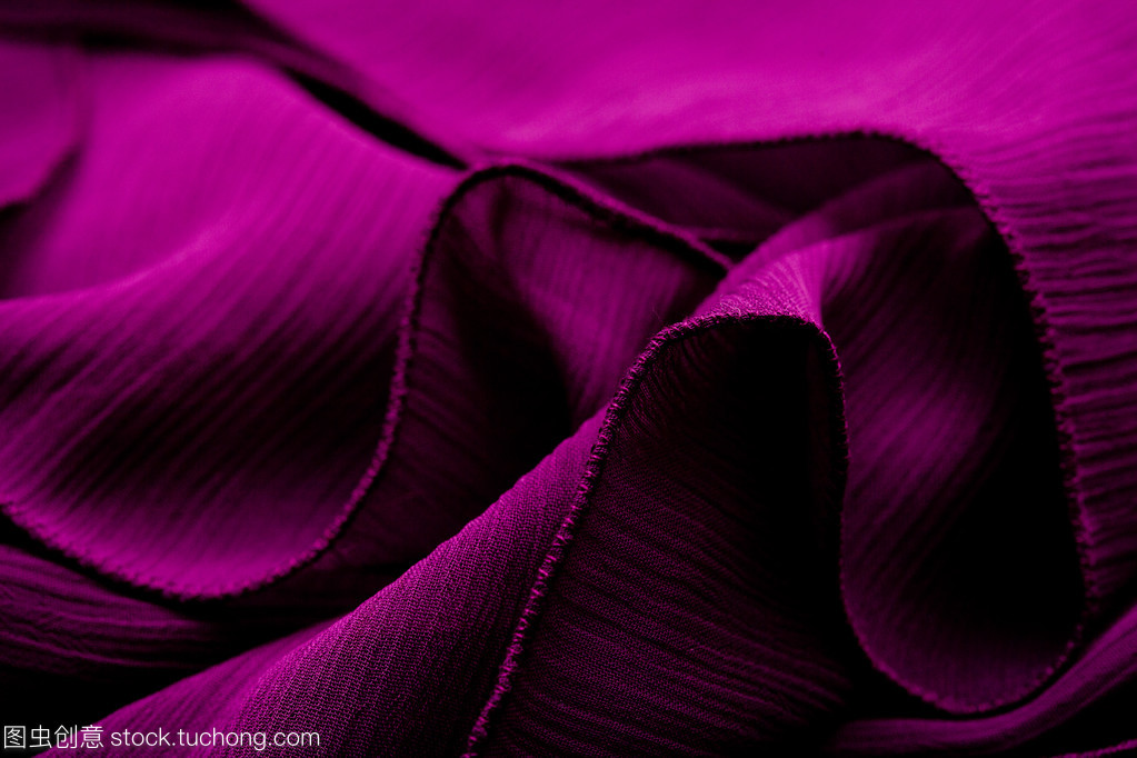紫韵涟漪 优雅起波纹的纺织品艺术